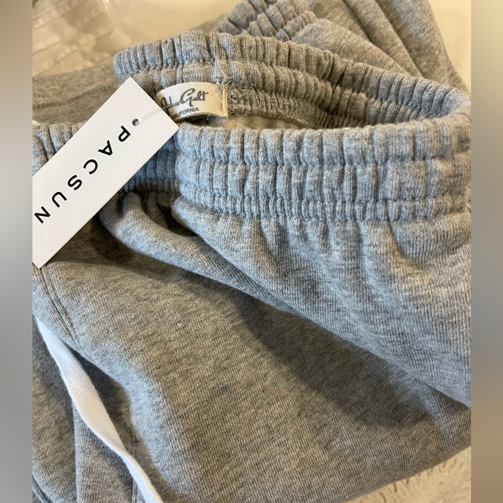 BRANDY MELVILLE ANASTASIA SOFT POCKET SWEATPANTS BRAND NEW